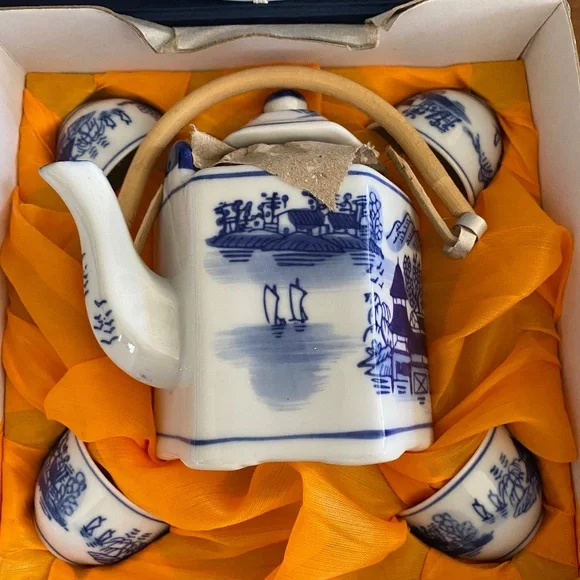 Vintage Tea Set - Picture 2 of 3